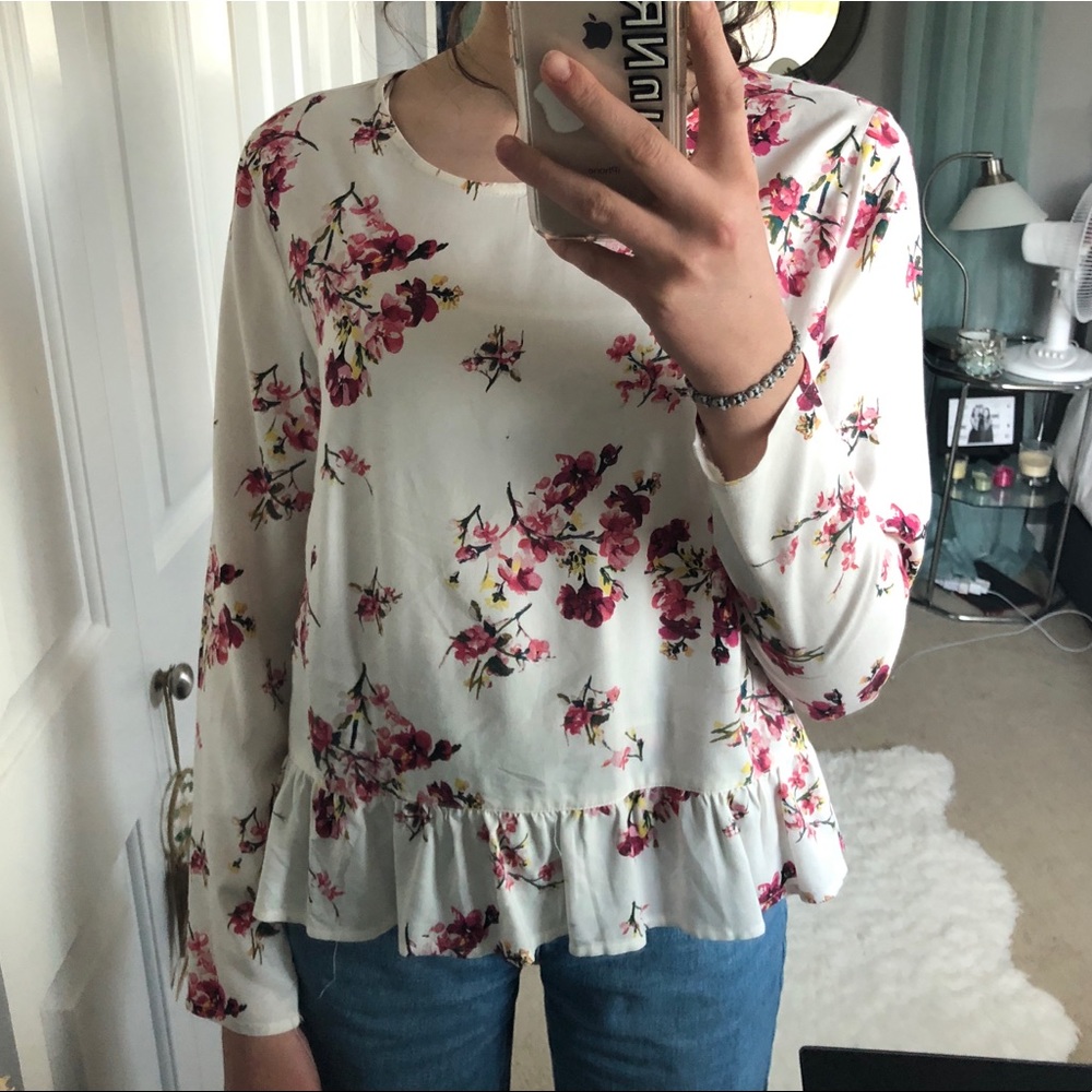 NEVER BEEN WORN H&M floral blouse